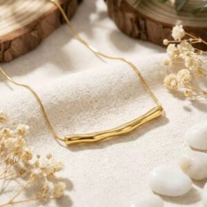 Curved Bar Necklace